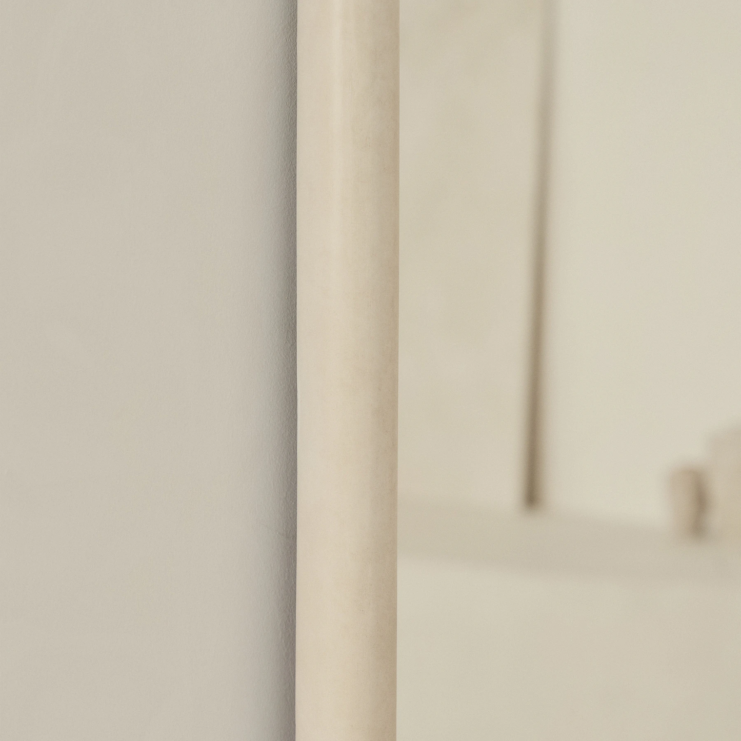 Espejo de Cuerpo Entero Extragrande con Elegante Marco Curvado de Hormigón – 190 x 100 cm (Oferta Especial)