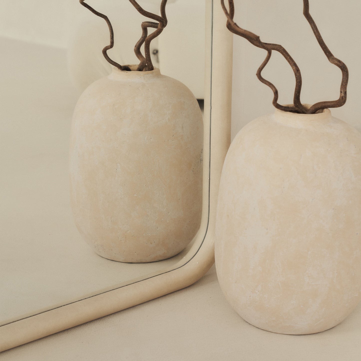 Espejo Curvado de Gran Tamaño Elis – 190 cm x 100 cm en Concreto